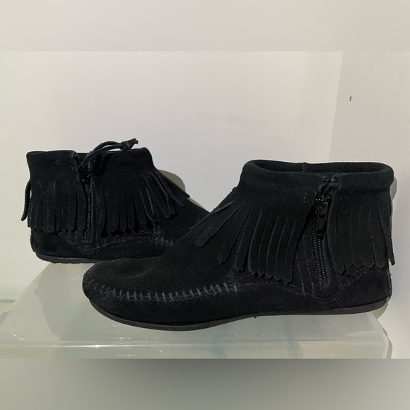 Minnetonka Black Suede Fringe with Concho Booties with Zipper - Picture 8 of 16